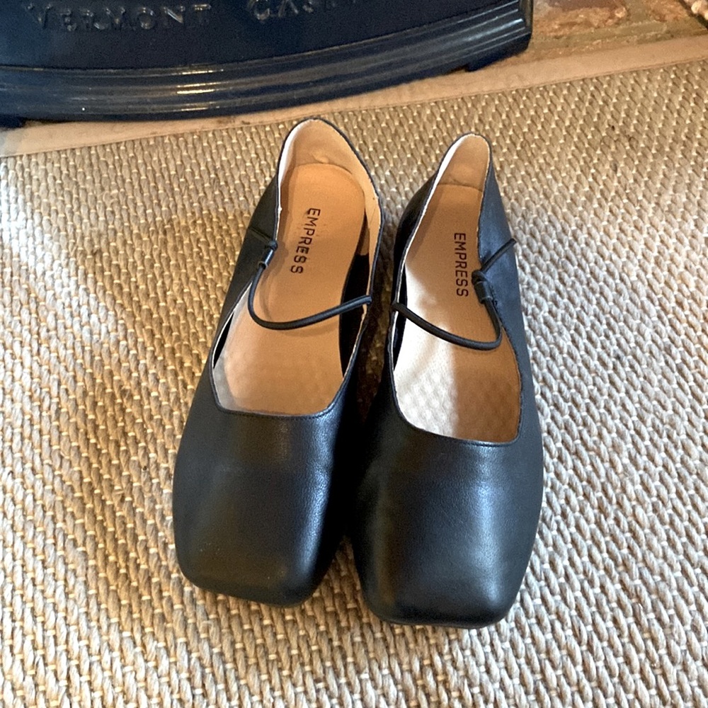 Empress square-toe ballet flats size 10 or 42